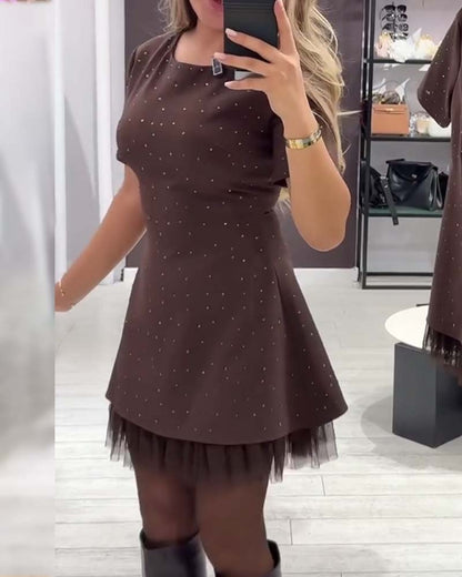 Martina | Vestido Negro Acampanado con Detalles Luminosos y Dobladillo de Tul