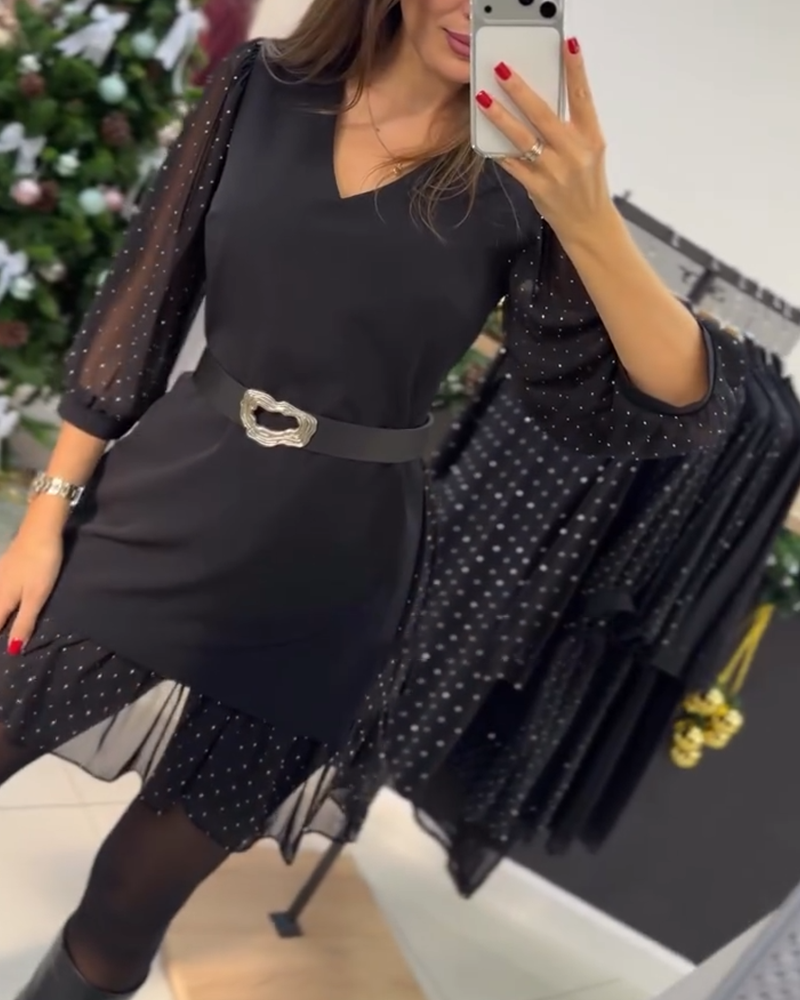 Serena | vestido negro elegante con mangas transparentes y cinturón joya
