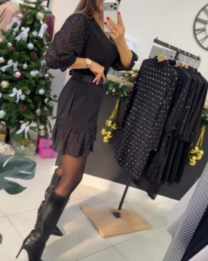 Serena | vestido negro elegante con mangas transparentes y cinturón joya