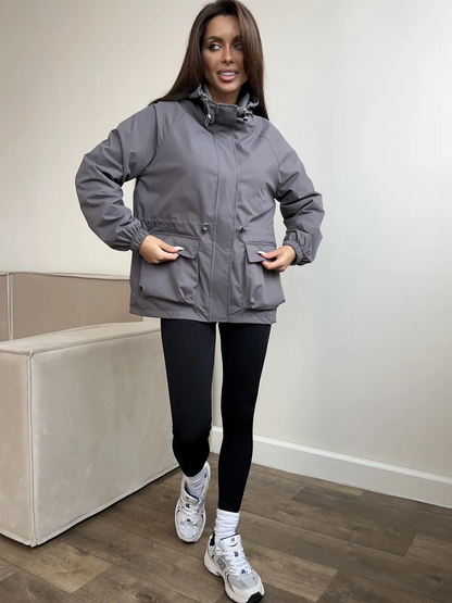Sofía | chaqueta impermeable con capucha ajustable