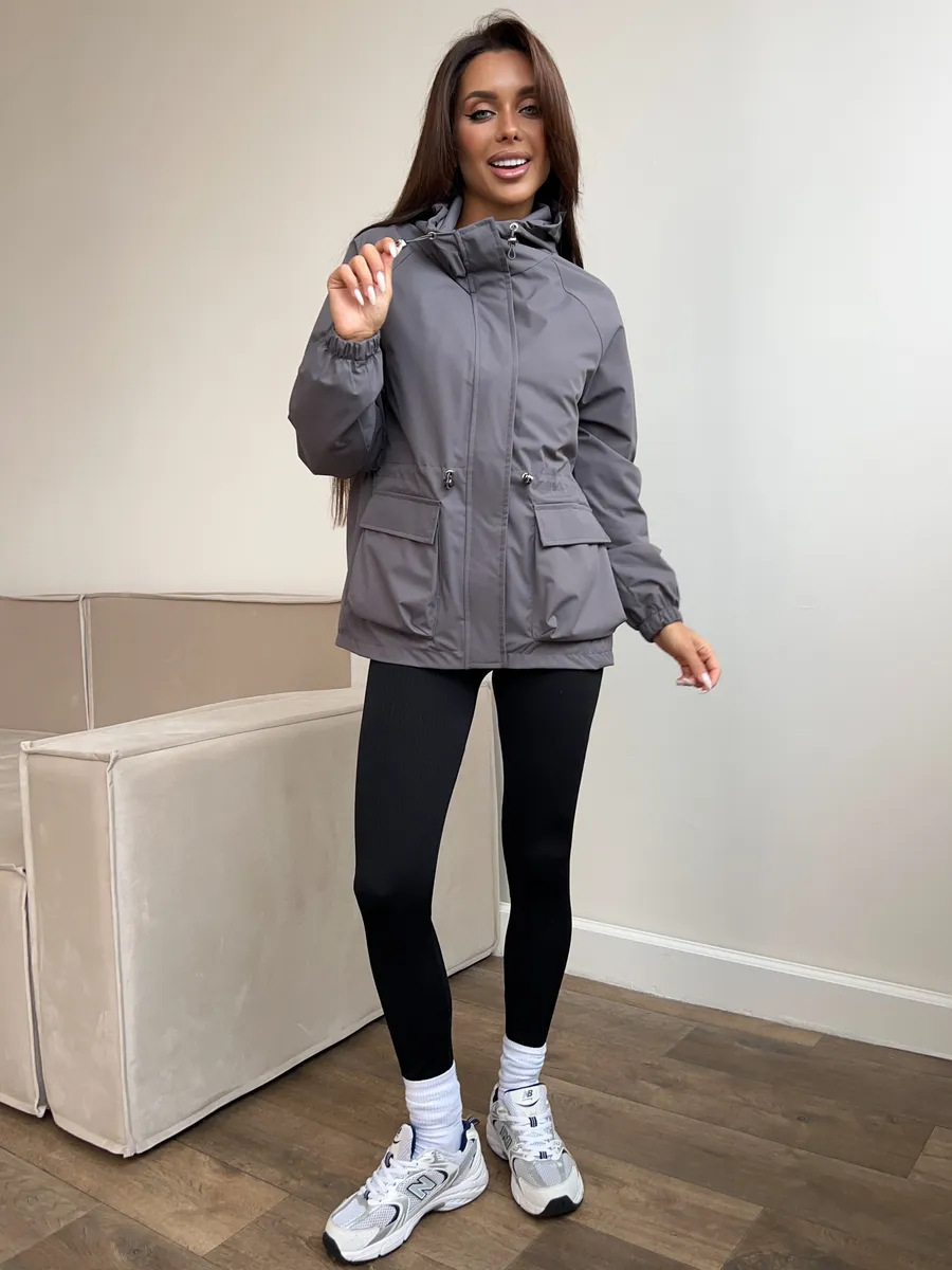 Sofía | chaqueta impermeable con capucha ajustable