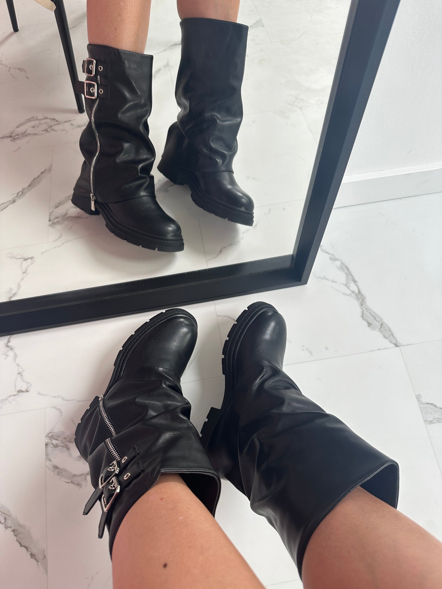 Cloe | Botas con cremallera cubierta