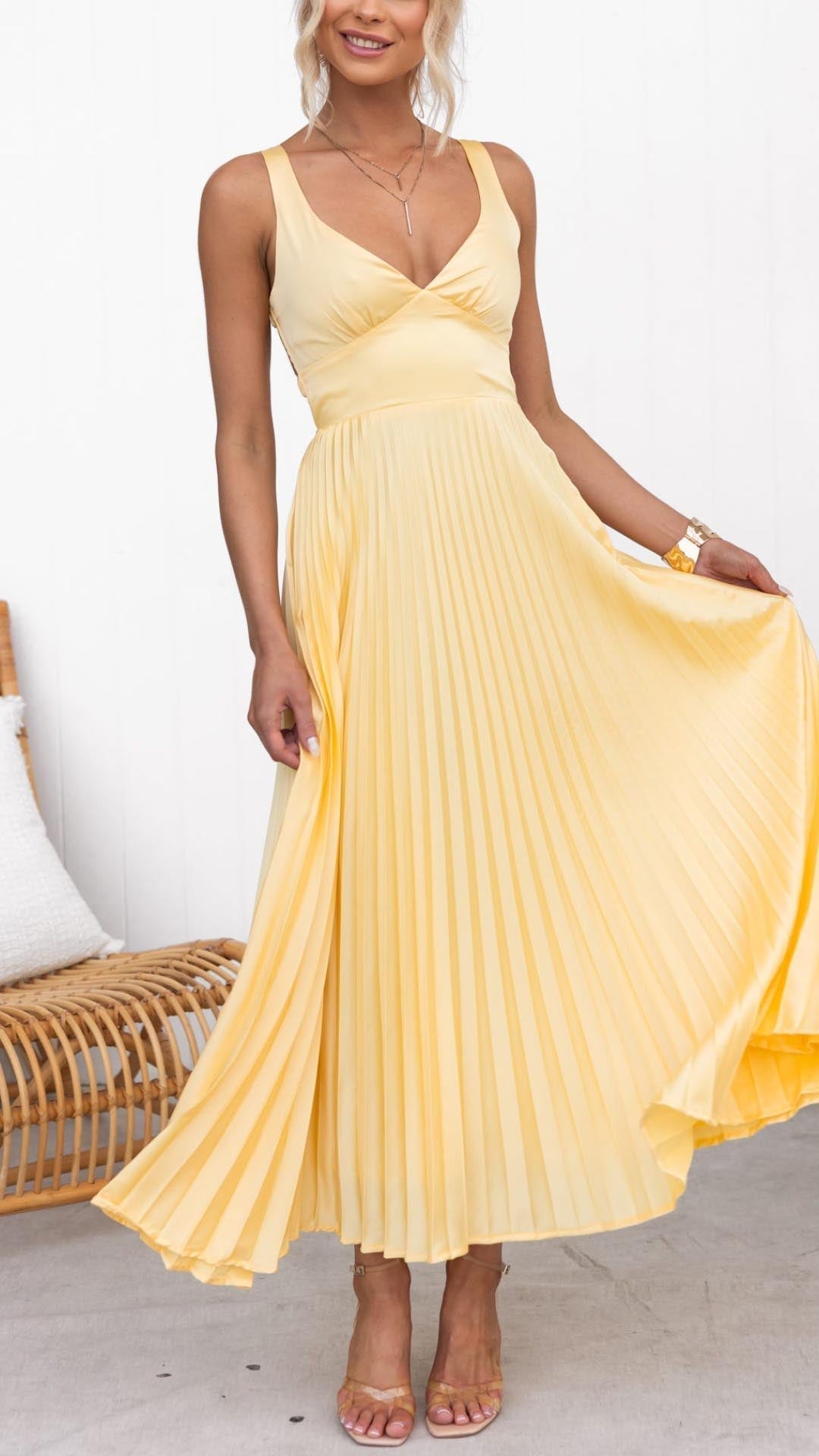 Elena | Vestido largo plisado amarillo con escote en V