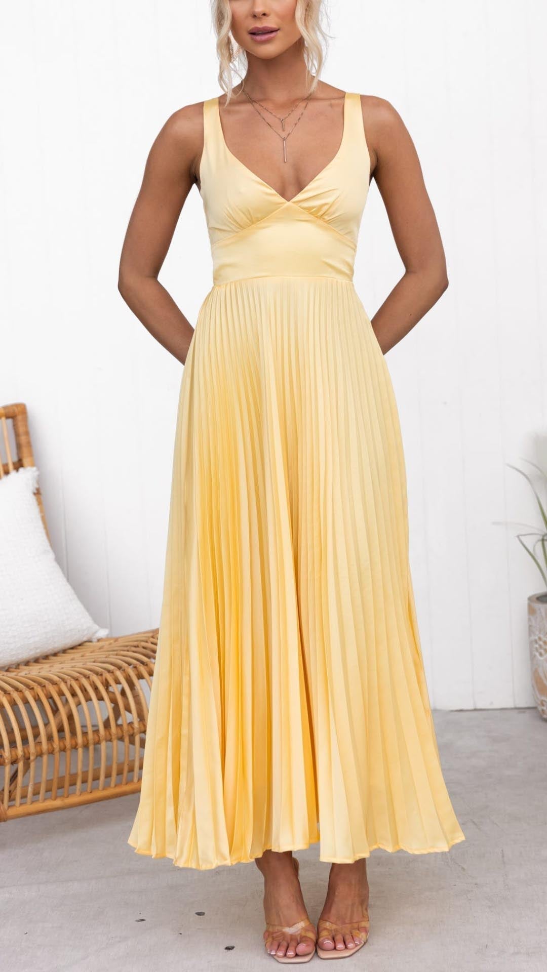 Elena | Vestido largo plisado amarillo con escote en V