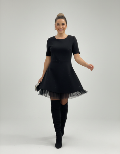 Martina | Vestido Negro Acampanado con Detalles Luminosos y Dobladillo de Tul