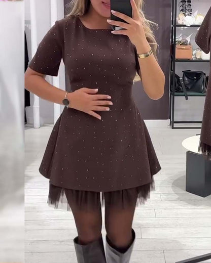 Martina | Vestido Negro Acampanado con Detalles Luminosos y Dobladillo de Tul