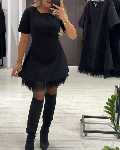 Martina | Vestido Negro Acampanado con Detalles Luminosos y Dobladillo de Tul