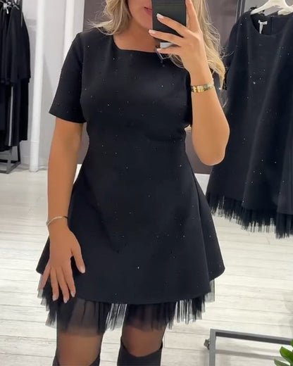 Martina | Vestido Negro Acampanado con Detalles Luminosos y Dobladillo de Tul