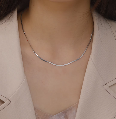 Constanza | Collar de cadena de acero para mujeres